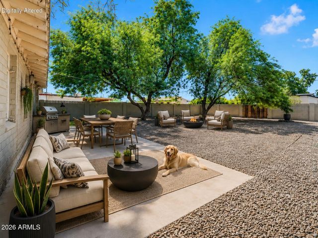 2221 W CLARENDON Avenue W, Phoenix, AZ 85015