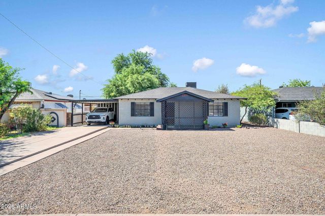 2221 W CLARENDON Avenue W, Phoenix, AZ 85015