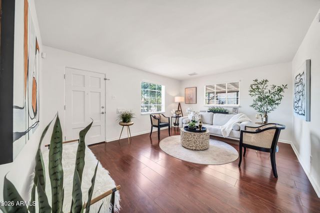 2221 W CLARENDON Avenue W, Phoenix, AZ 85015