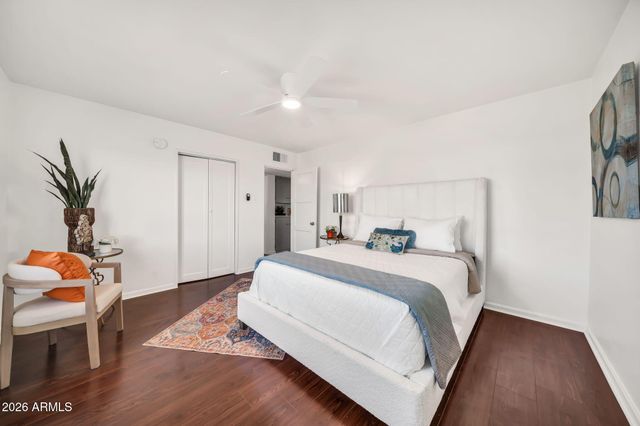 2221 W CLARENDON Avenue W, Phoenix, AZ 85015