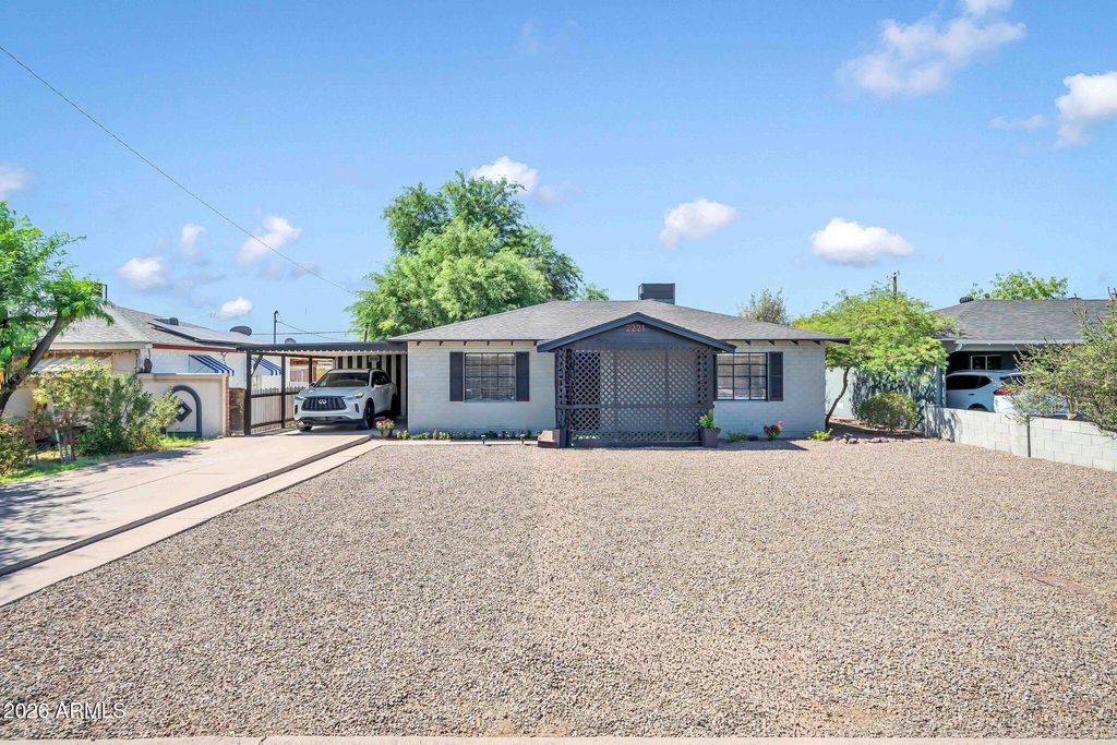 2221 W CLARENDON Avenue W, Phoenix, AZ 85015 — photo 2