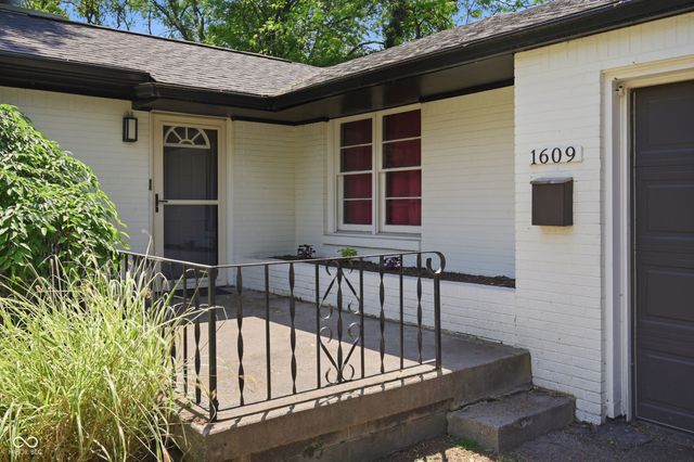 1609 Kessler Boulevard East, Indianapolis, IN 46220