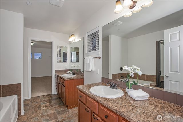 1179 Swan Loop, Dupont, WA 98327