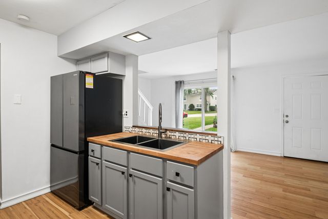 1229 Nova Court 1229, Wheeling, IL 60090