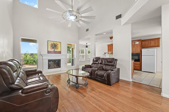 1689 Amberwood LOOP, Kyle, TX 78640