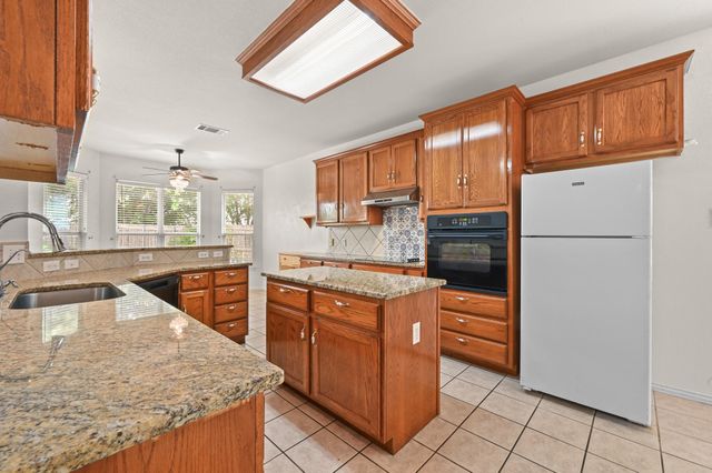 1689 Amberwood LOOP, Kyle, TX 78640