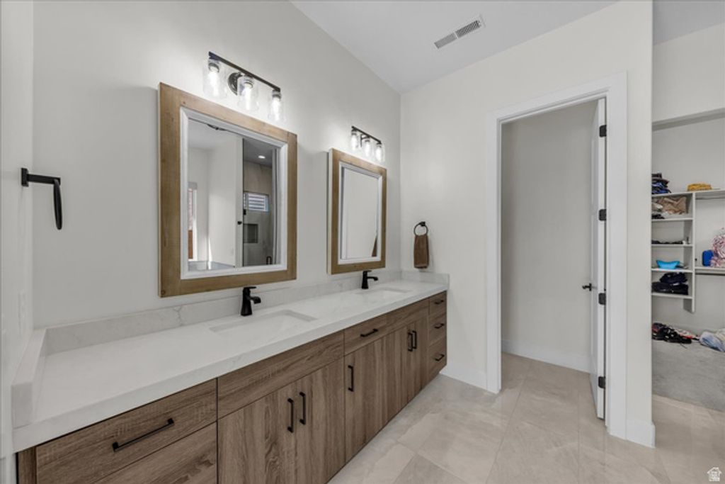Image 15 of property listing at 404 N MARSALA WAY, St. George, UT 84770