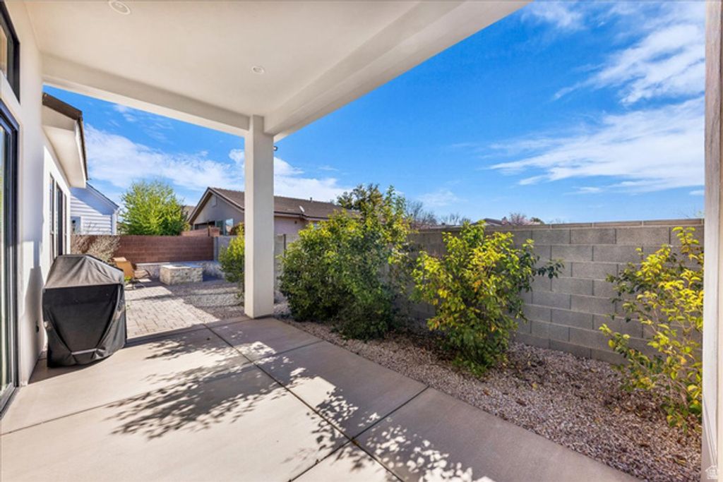 Image 23 of property listing at 404 N MARSALA WAY, St. George, UT 84770