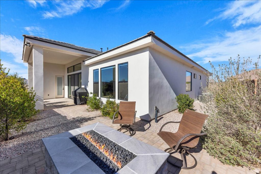 Image 24 of property listing at 404 N MARSALA WAY, St. George, UT 84770