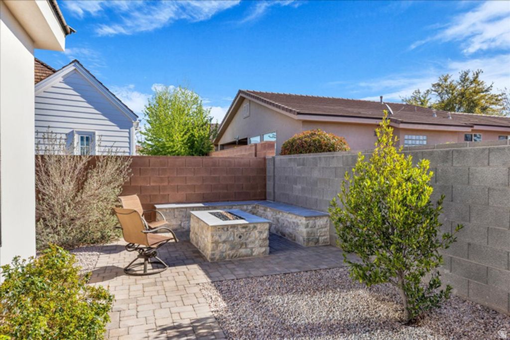 Image 25 of property listing at 404 N MARSALA WAY, St. George, UT 84770