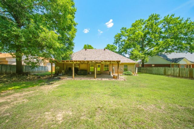 43 Magness Creek Dr, Cabot, AR 72023
