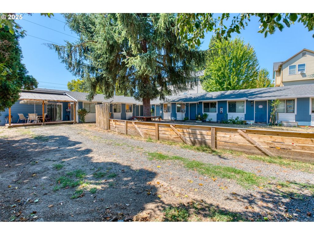 1112 E MAIN St, Hillsboro, OR 97123