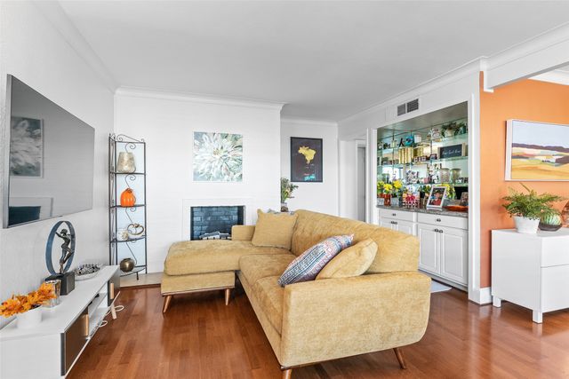 5904 Sandhurst Lane 147, Dallas, TX 75206