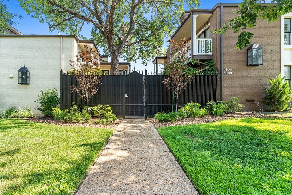 5904 Sandhurst Lane 147, Dallas, TX 75206