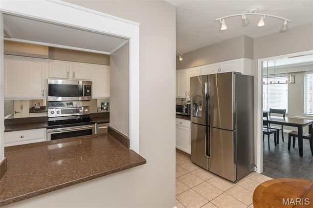 900 S Hanley Road 5C, St Louis, MO 63105