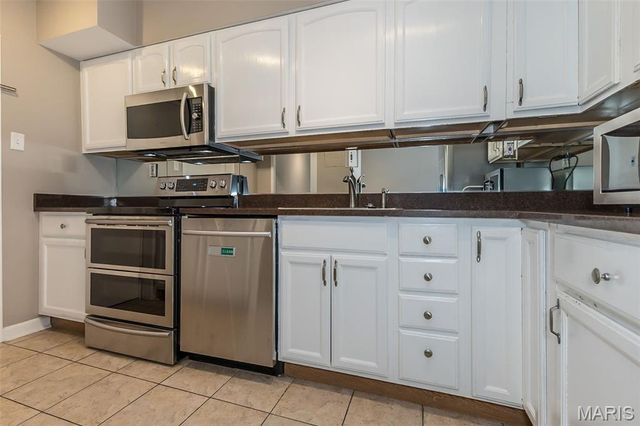 900 S Hanley Road 5C, St Louis, MO 63105