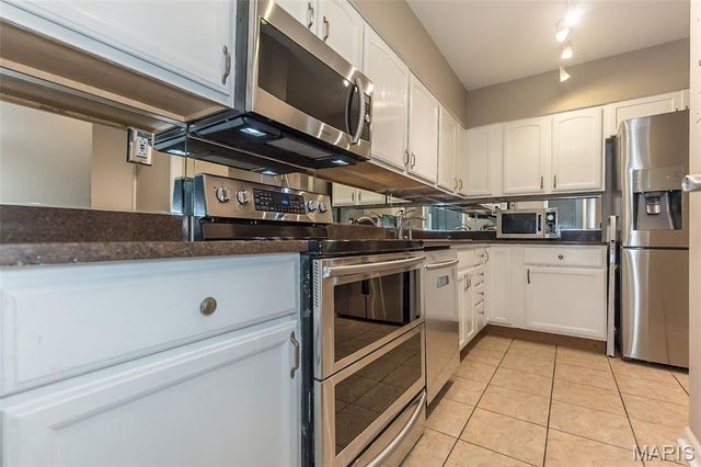 900 S Hanley Road 5C, St Louis, MO 63105