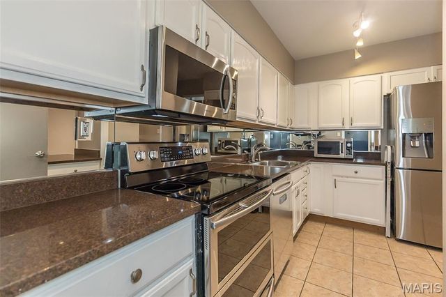 900 S Hanley Road 5C, St Louis, MO 63105