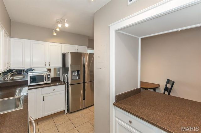 900 S Hanley Road 5C, St Louis, MO 63105