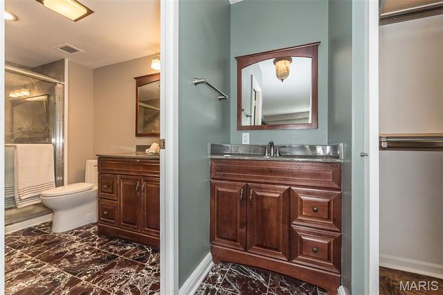 900 S Hanley Road 5C, St Louis, MO 63105