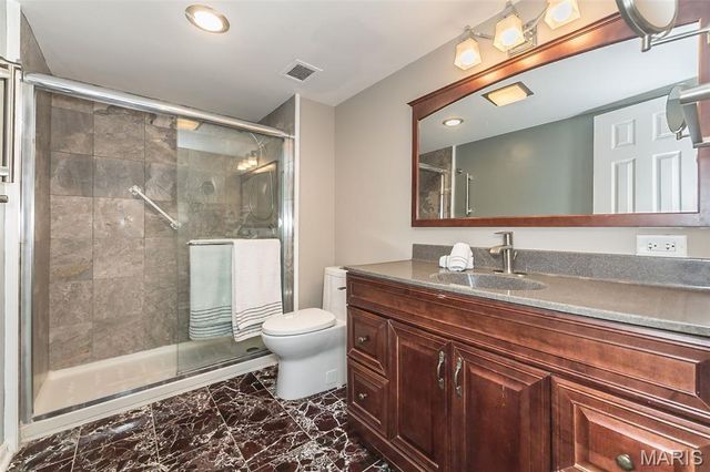 900 S Hanley Road 5C, St Louis, MO 63105