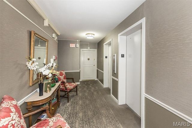 900 S Hanley Road 5C, St Louis, MO 63105