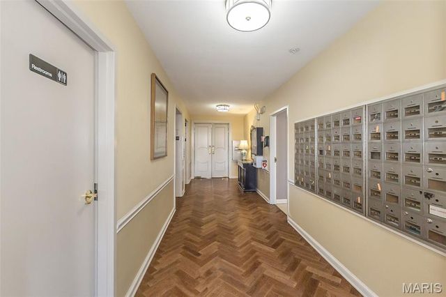 900 S Hanley Road 5C, St Louis, MO 63105