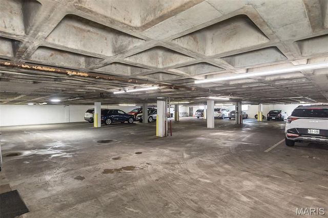 900 S Hanley Road 5C, St Louis, MO 63105