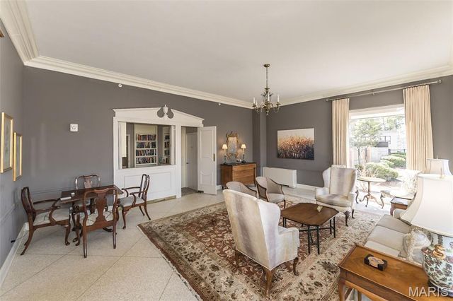 900 S Hanley Road 5C, St Louis, MO 63105