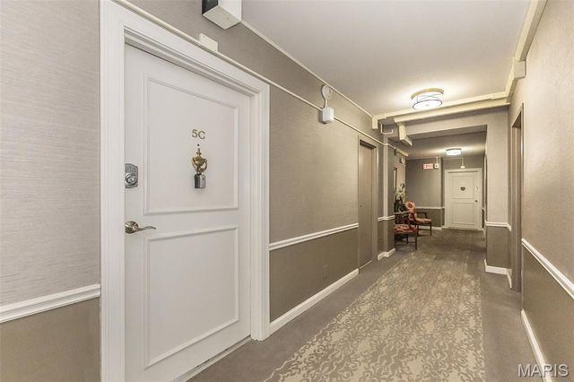 900 S Hanley Road 5C, St Louis, MO 63105