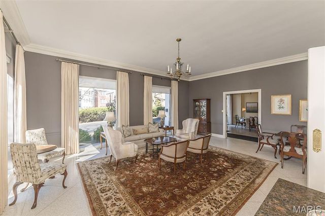 900 S Hanley Road 5C, St Louis, MO 63105