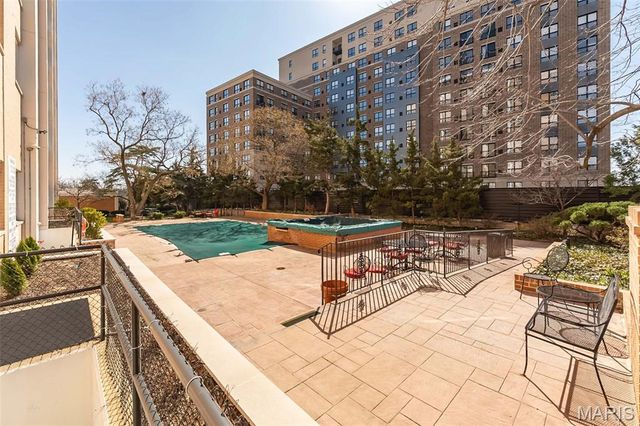 900 S Hanley Road 5C, St Louis, MO 63105