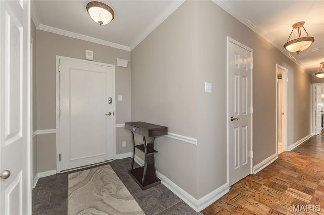 900 S Hanley Road 5C, St Louis, MO 63105