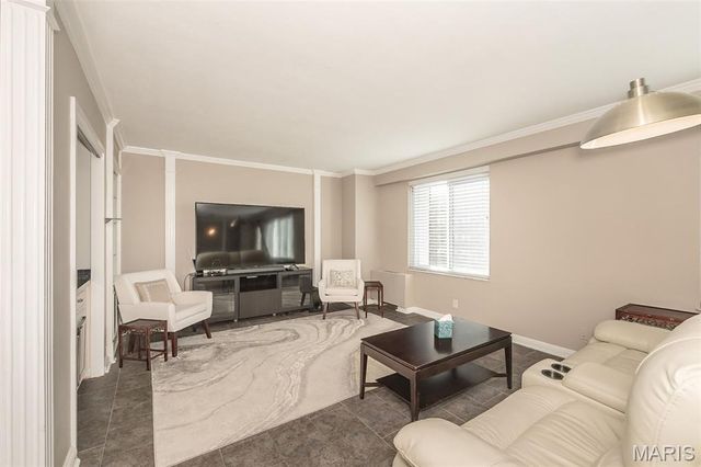 900 S Hanley Road 5C, St Louis, MO 63105