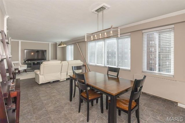 900 S Hanley Road 5C, St Louis, MO 63105