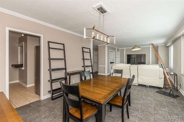 900 S Hanley Road 5C, St Louis, MO 63105