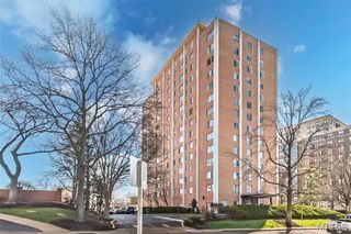900 S Hanley Road 5C, St Louis, MO 63105