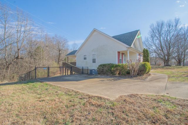 1149 Oak Grove Rd, Goodspring, TN 38460