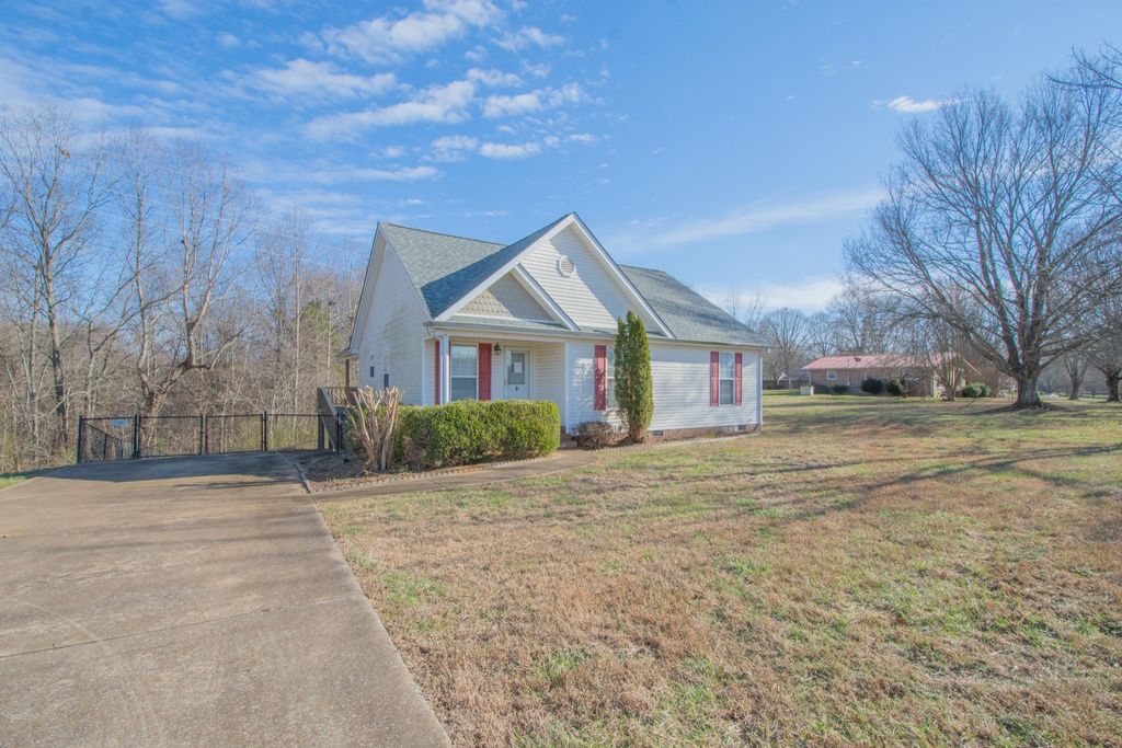 1149 Oak Grove Rd, Goodspring, TN 38460