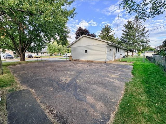 2311 Henry Avenue, Eau Claire, WI 54701