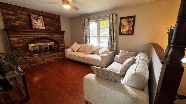 9853 N Holmes Street, Kansas City, MO 64155