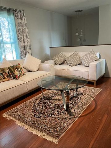 9853 N Holmes Street, Kansas City, MO 64155