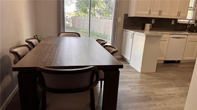 9853 N Holmes Street, Kansas City, MO 64155