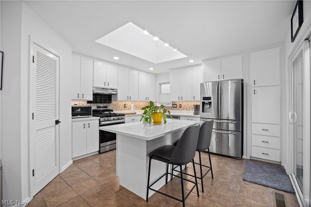 33112 Cedar Branch Circle, North Ridgeville, OH 44039