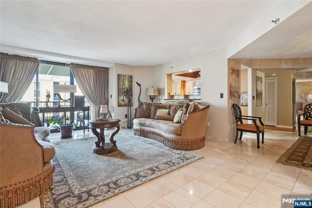 245 Prospect Avenue 5B, Hackensack, NJ 07601