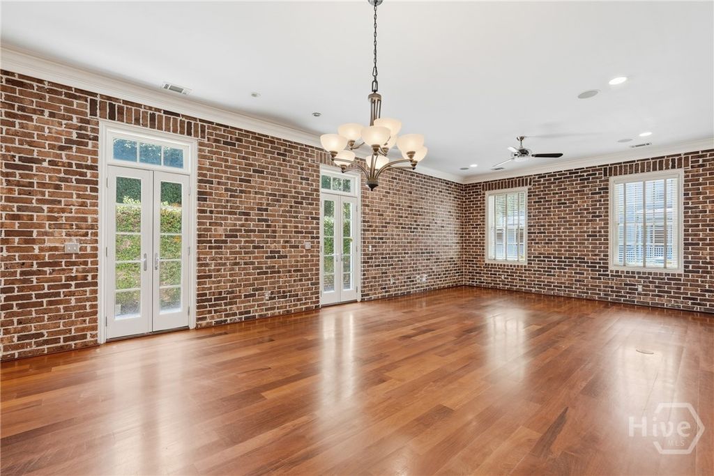 Image 10 of property listing at 464 Montgomery Street, Savannah, GA 31401