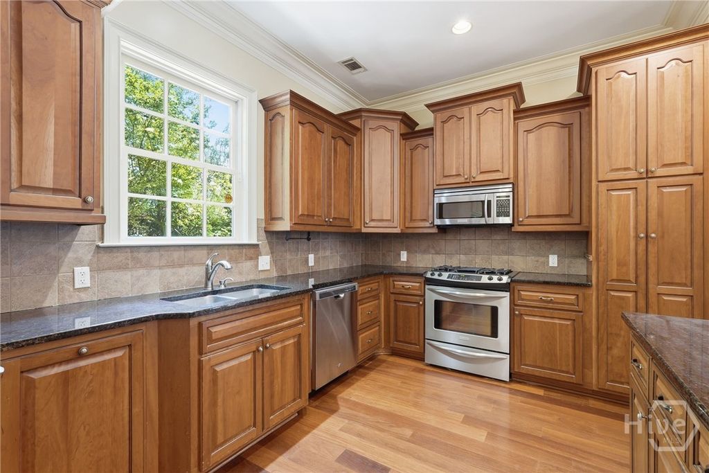 Image 15 of property listing at 464 Montgomery Street, Savannah, GA 31401