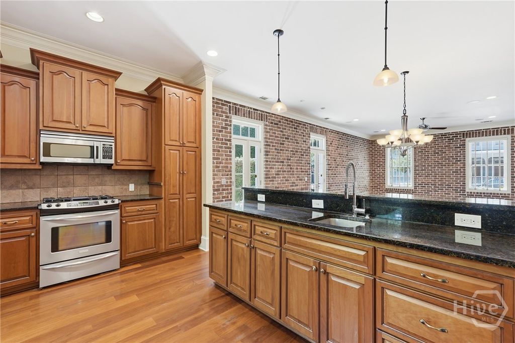 Image 16 of property listing at 464 Montgomery Street, Savannah, GA 31401