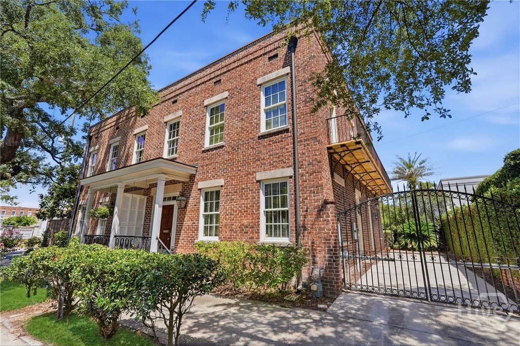 Image 3 of property listing at 464 Montgomery Street, Savannah, GA 31401