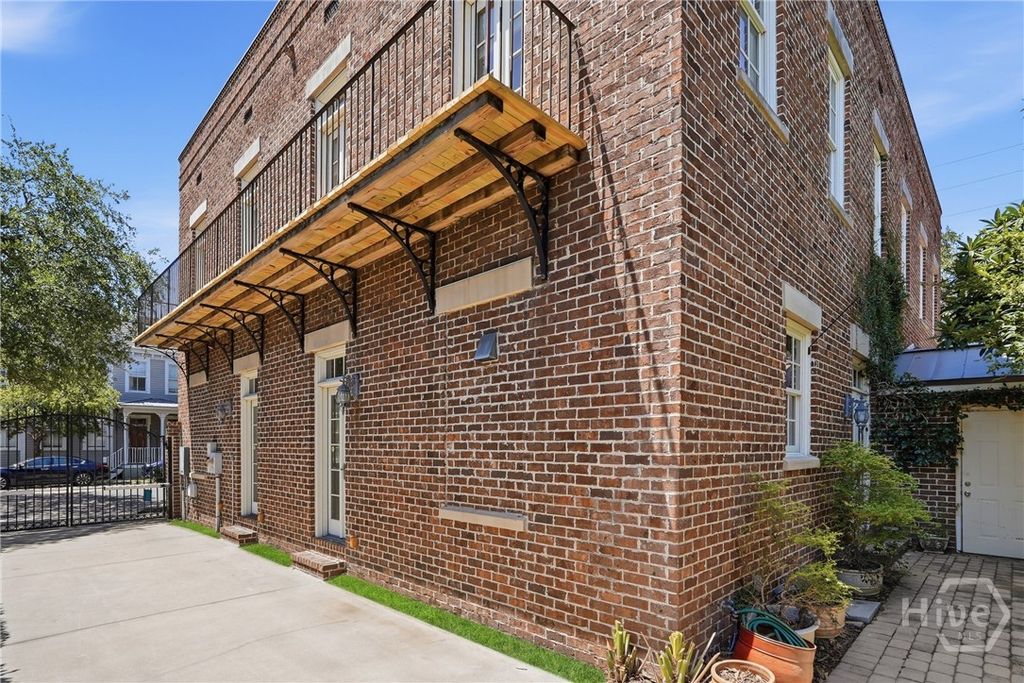Image 34 of property listing at 464 Montgomery Street, Savannah, GA 31401